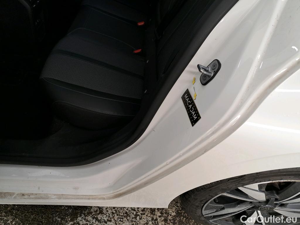  Peugeot  308 PEUGEOT  SW / 2021 / 5P / Break BlueHDi 130 ALLURE #17