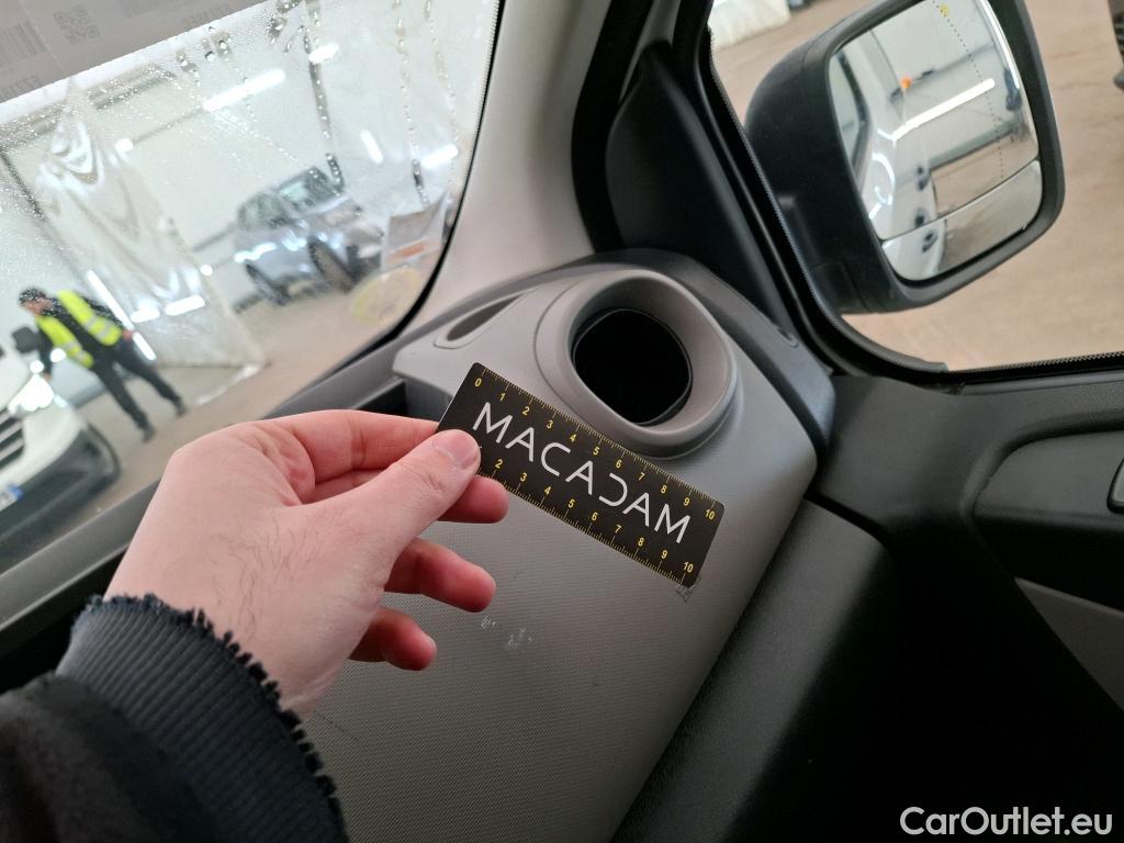  Renault  Trafic RENAULT  4p Combi Zen L1 Energy dCi 125 8 places #63