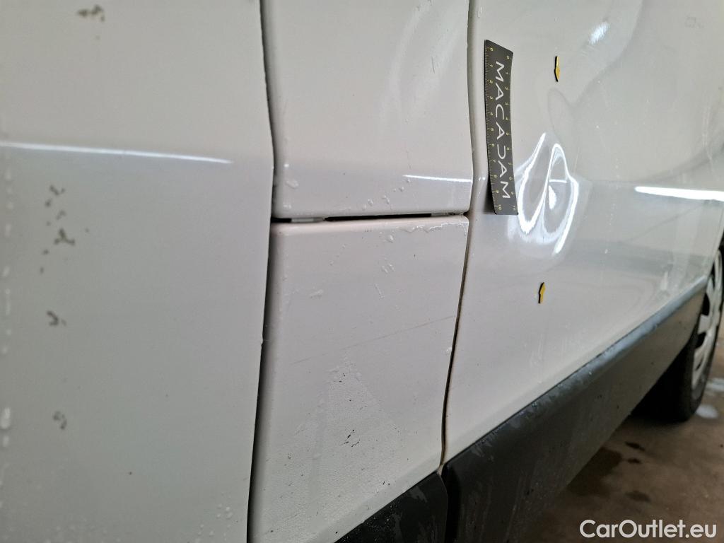  Renault  Trafic RENAULT  4p Combi Zen L1 Energy dCi 125 8 places #17