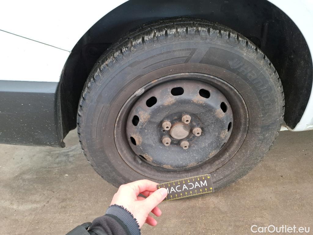  Renault  Trafic RENAULT  4p Combi Zen L1 Energy dCi 125 8 places #67