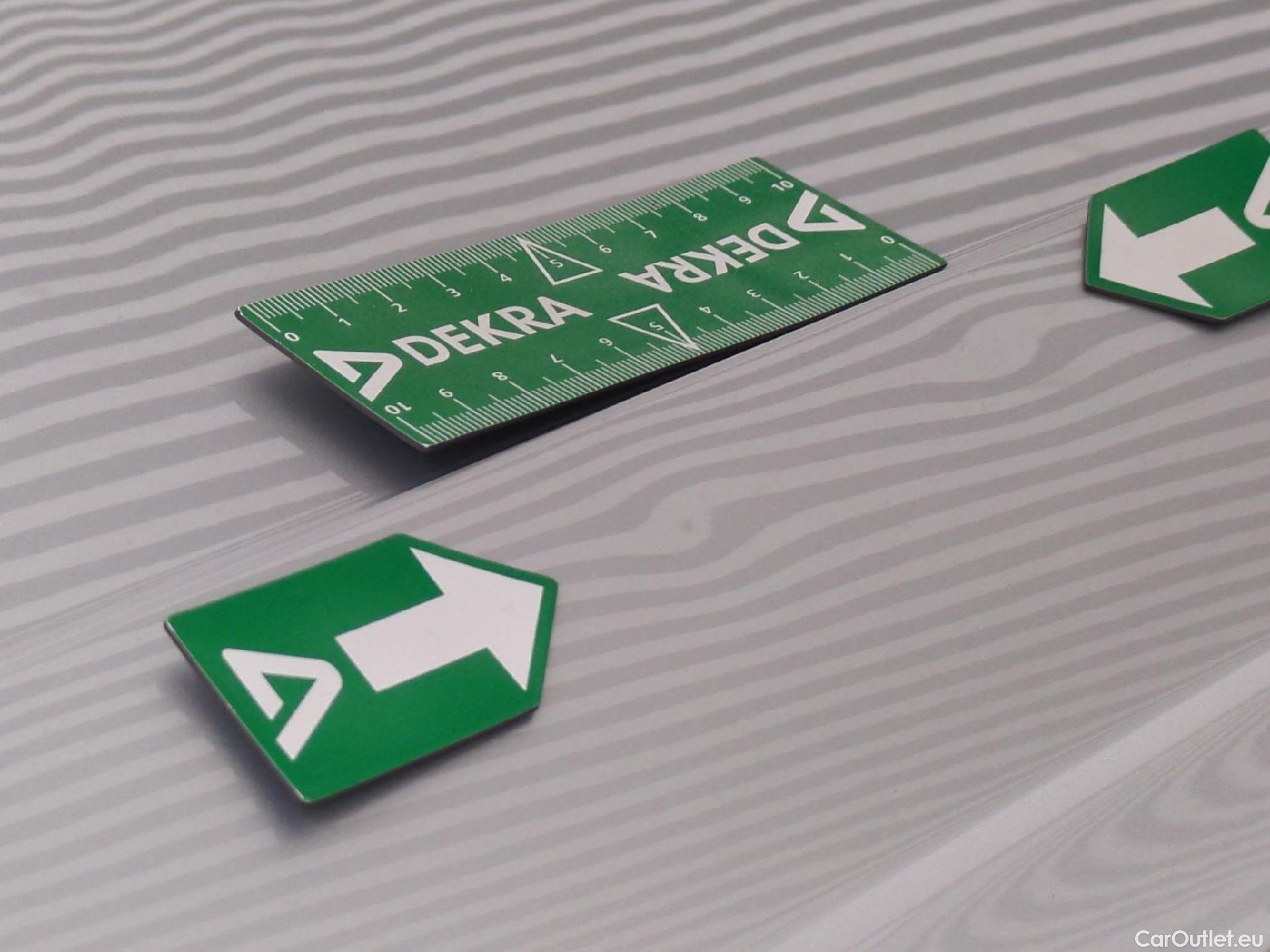  Volkswagen  Golf  VIII Berline Life Plus 2.0 TDI 150CV BVA7 E6d #19