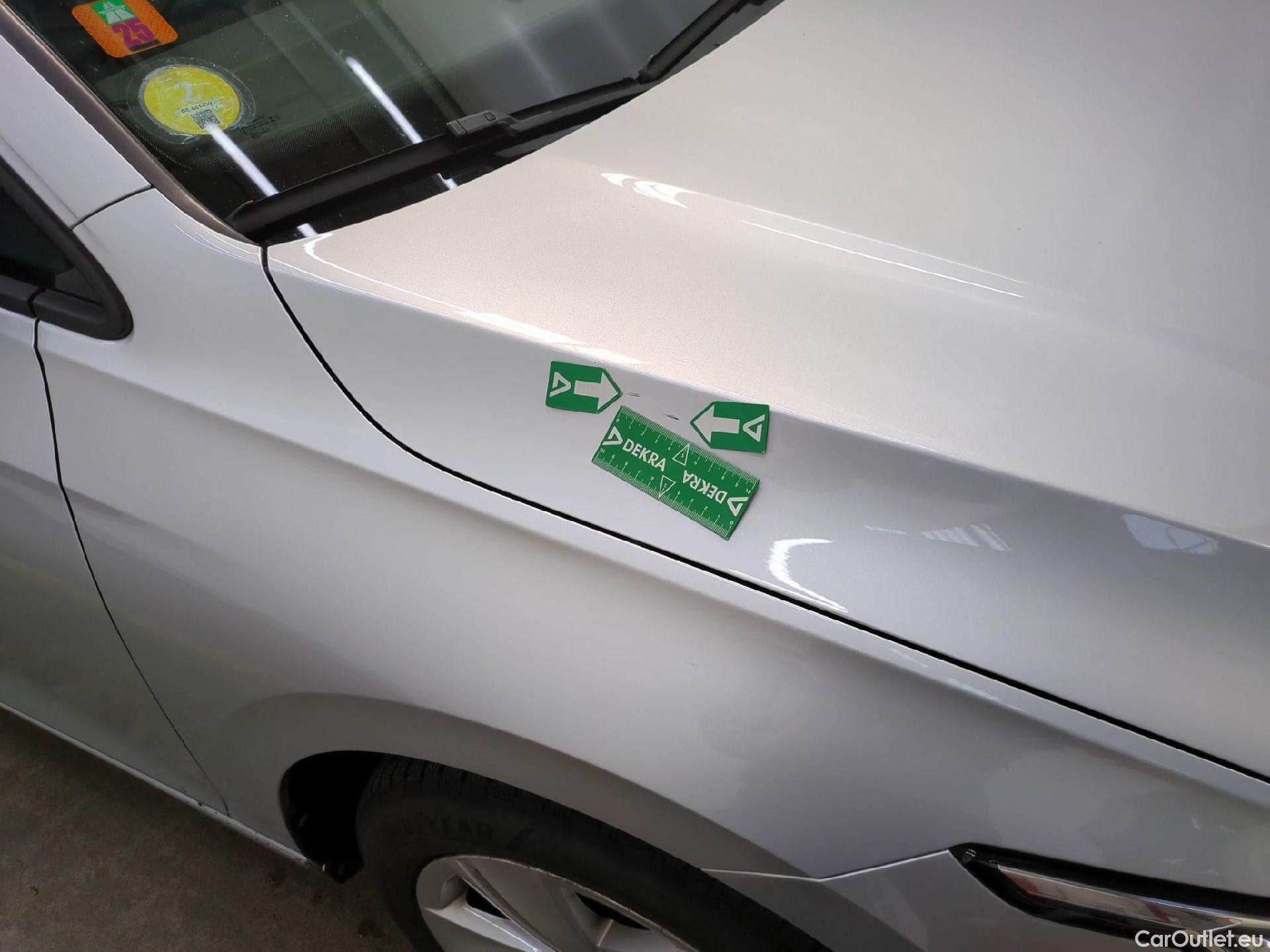  Volkswagen  Golf  VOLKSWAGEN / 2020 / 5P / Berline 2.0 TDI SCR 115 DSG7 Life Busi #17