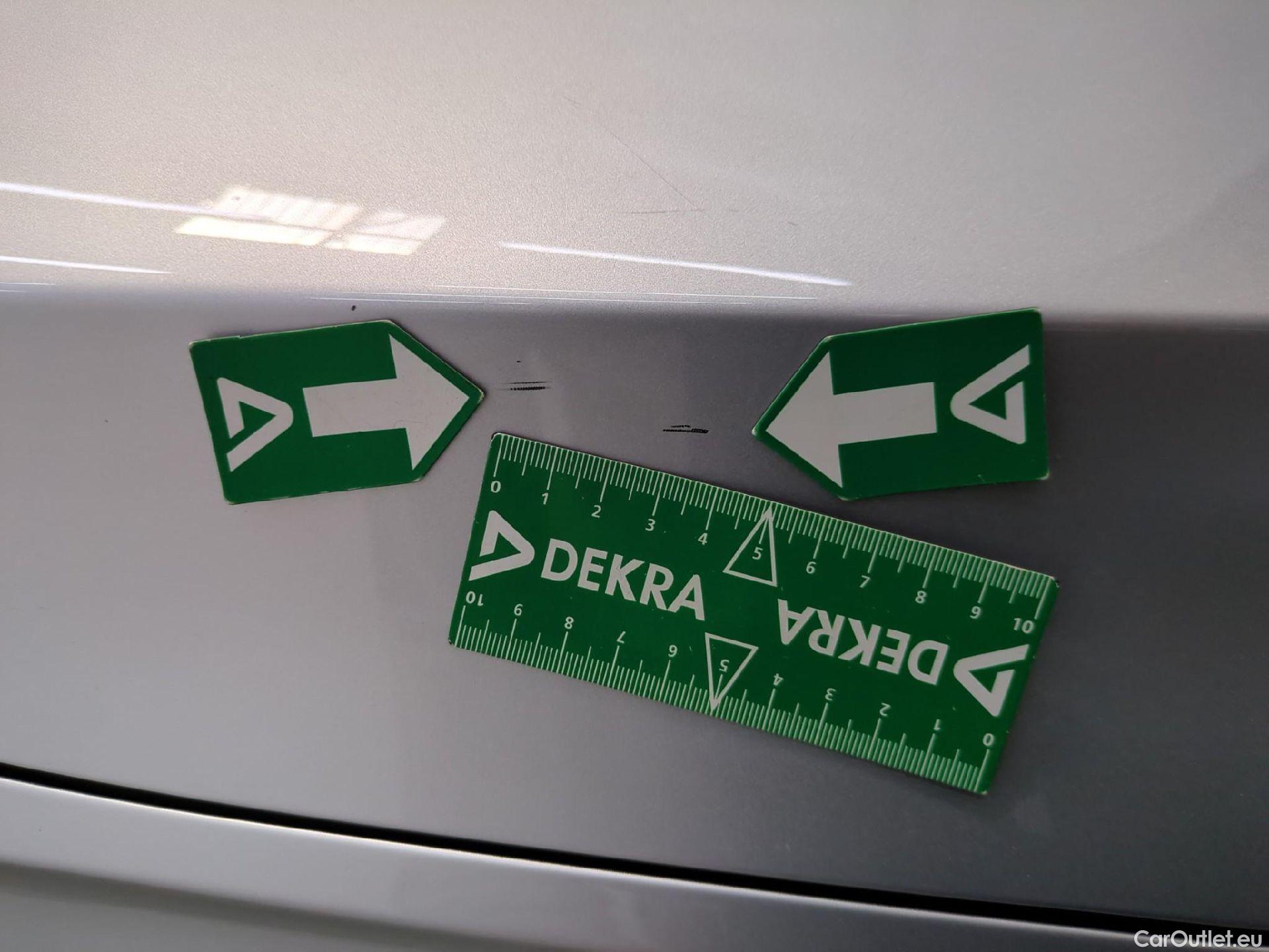  Volkswagen  Golf  VOLKSWAGEN / 2020 / 5P / Berline 2.0 TDI SCR 115 DSG7 Life Busi #18