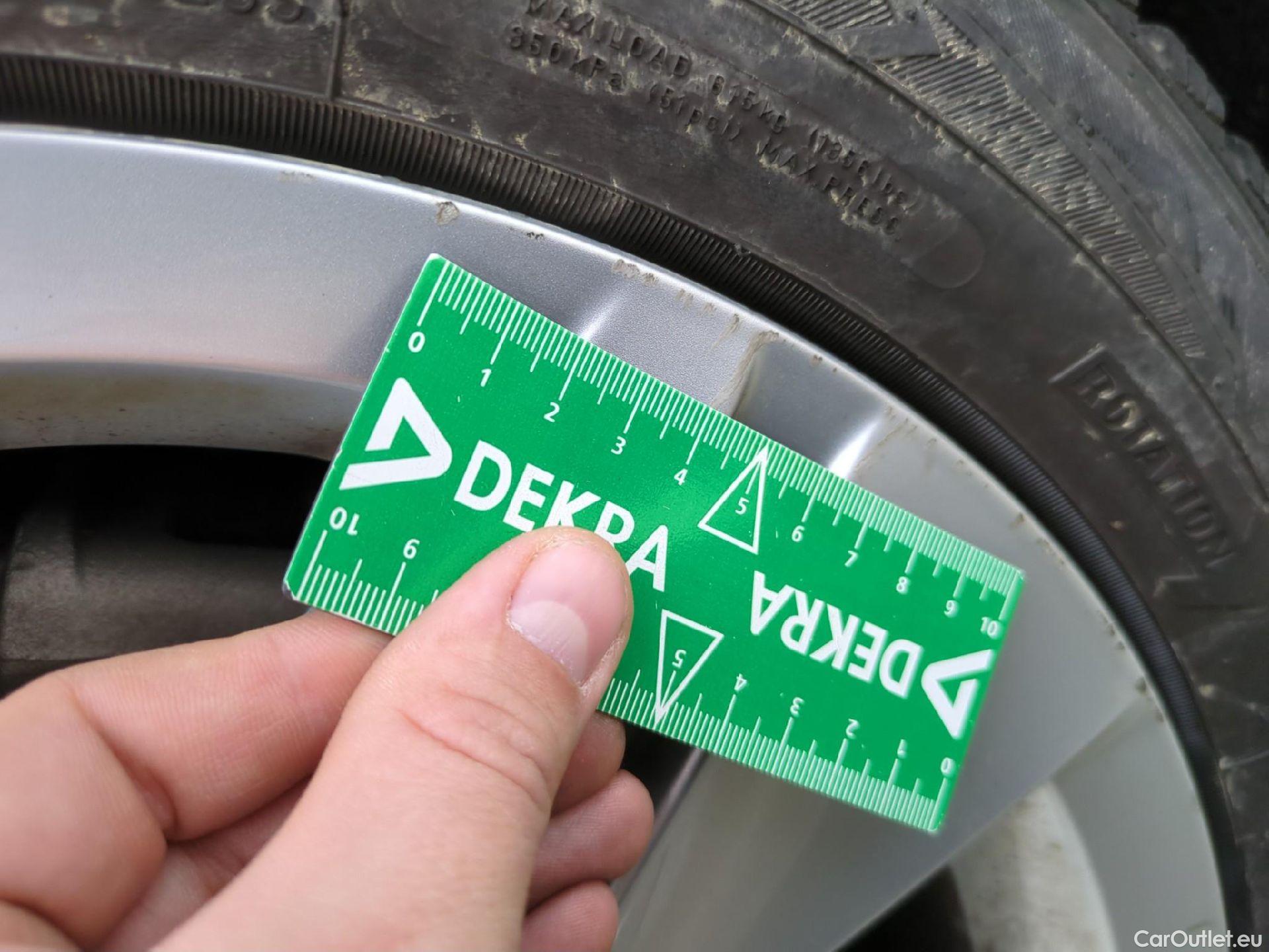  Volkswagen  Golf  VOLKSWAGEN / 2020 / 5P / Berline 2.0 TDI SCR 115 DSG7 Life Busi #9