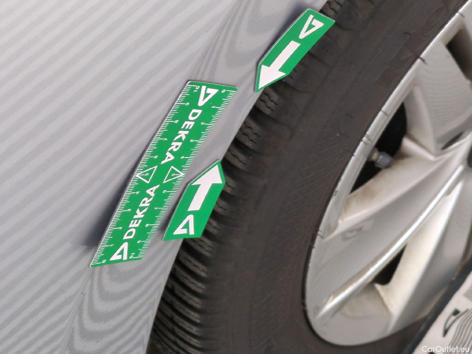  Volkswagen  Golf  VIII Berline Life Plus 2.0 TDI 150CV BVA7 E6d #24