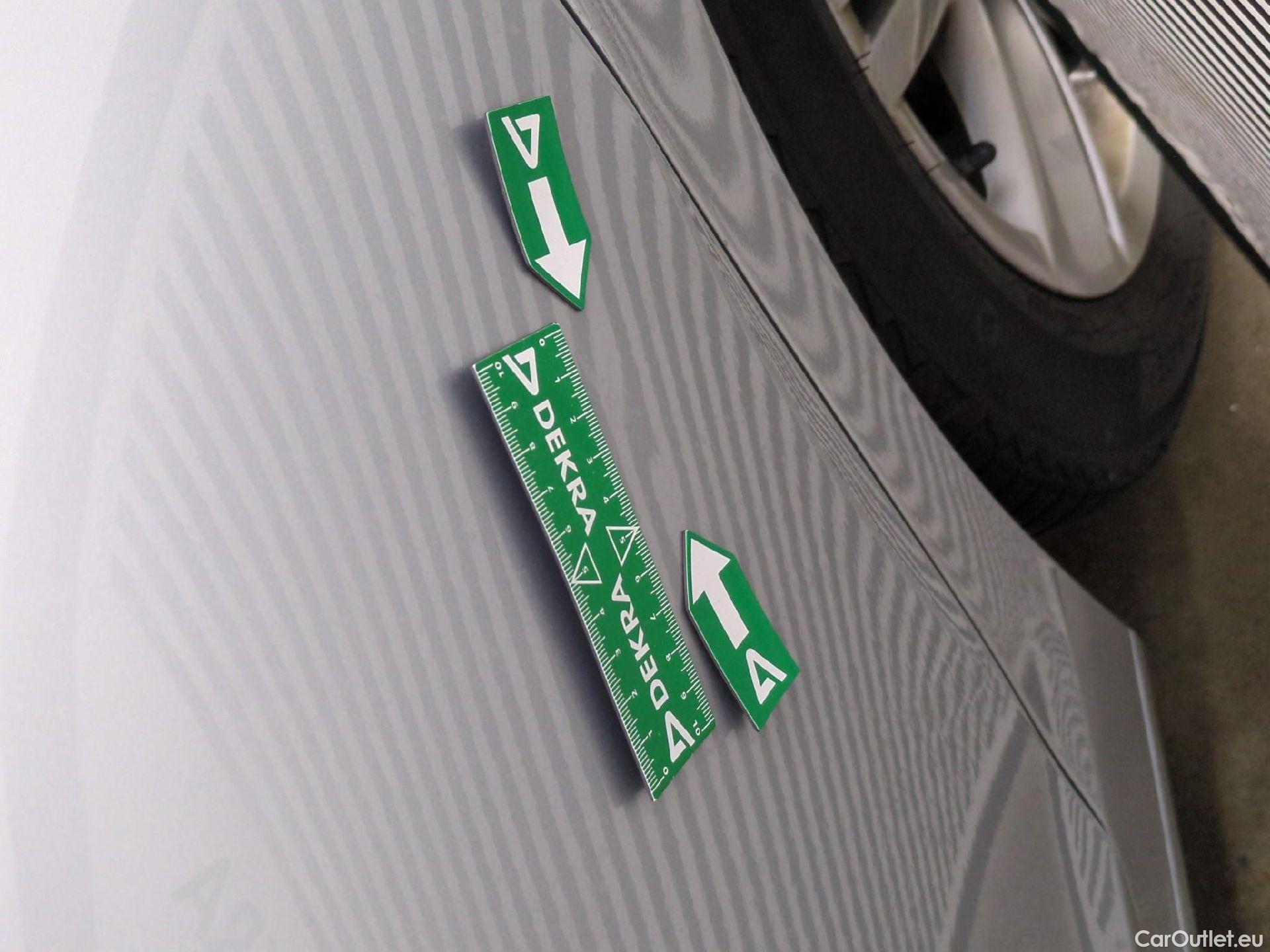  Volkswagen  Golf  VIII Berline Life Plus 2.0 TDI 150CV BVA7 E6d #35