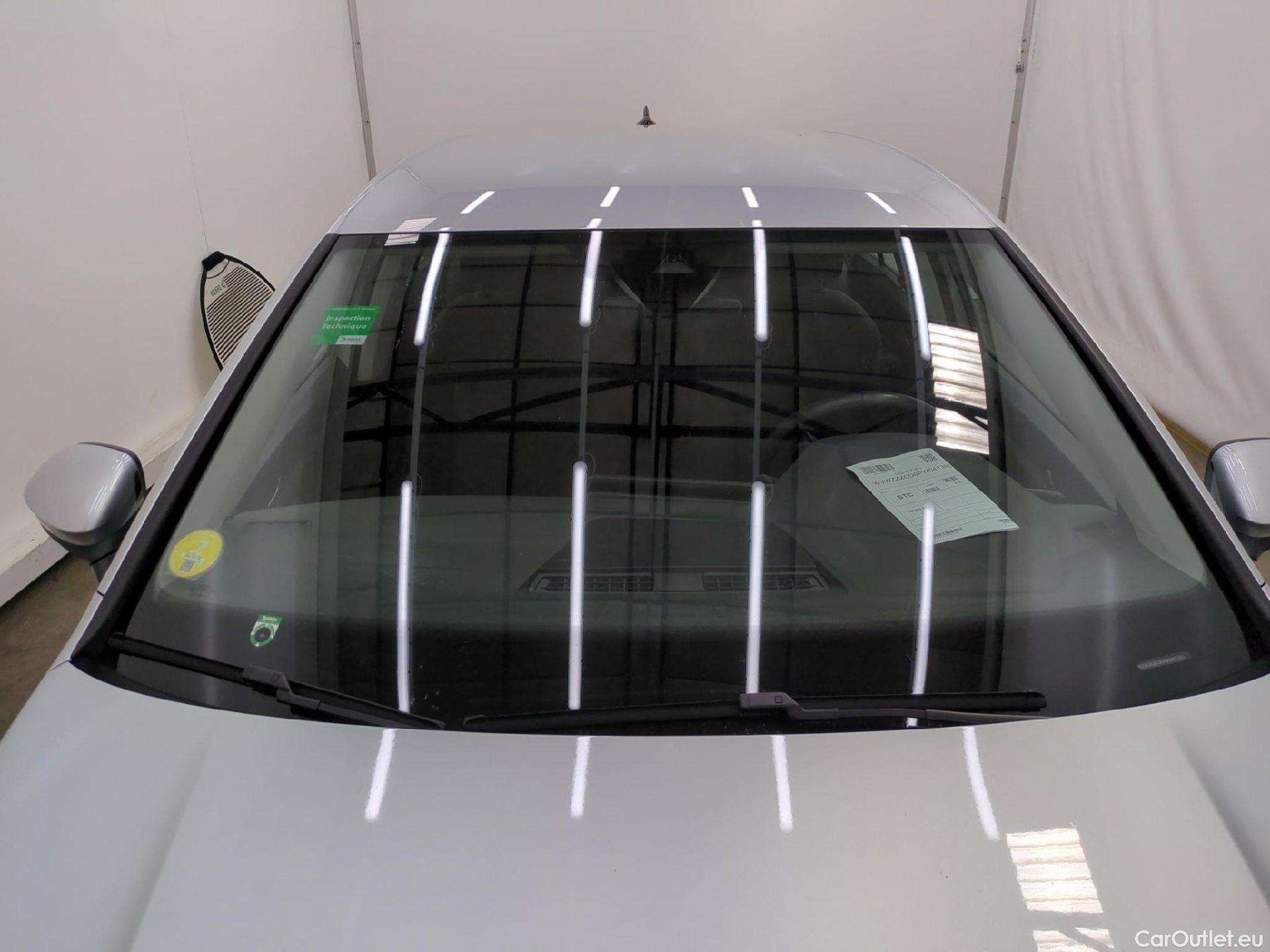  Volkswagen  Golf  VIII Berline Life Plus 2.0 TDI 150CV BVA7 E6d #6