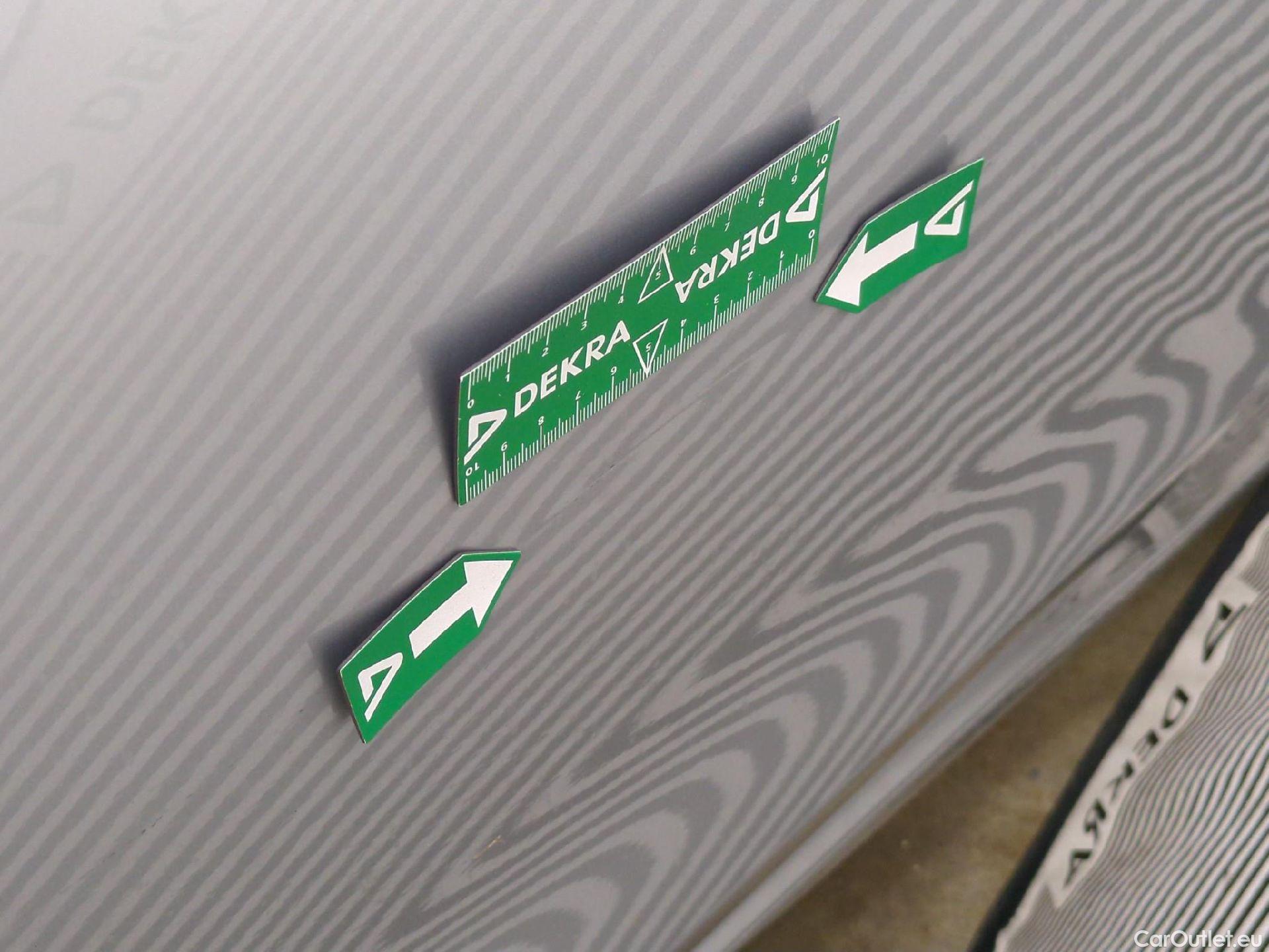  Volkswagen  Golf  VIII Berline Life Plus 2.0 TDI 150CV BVA7 E6d #36