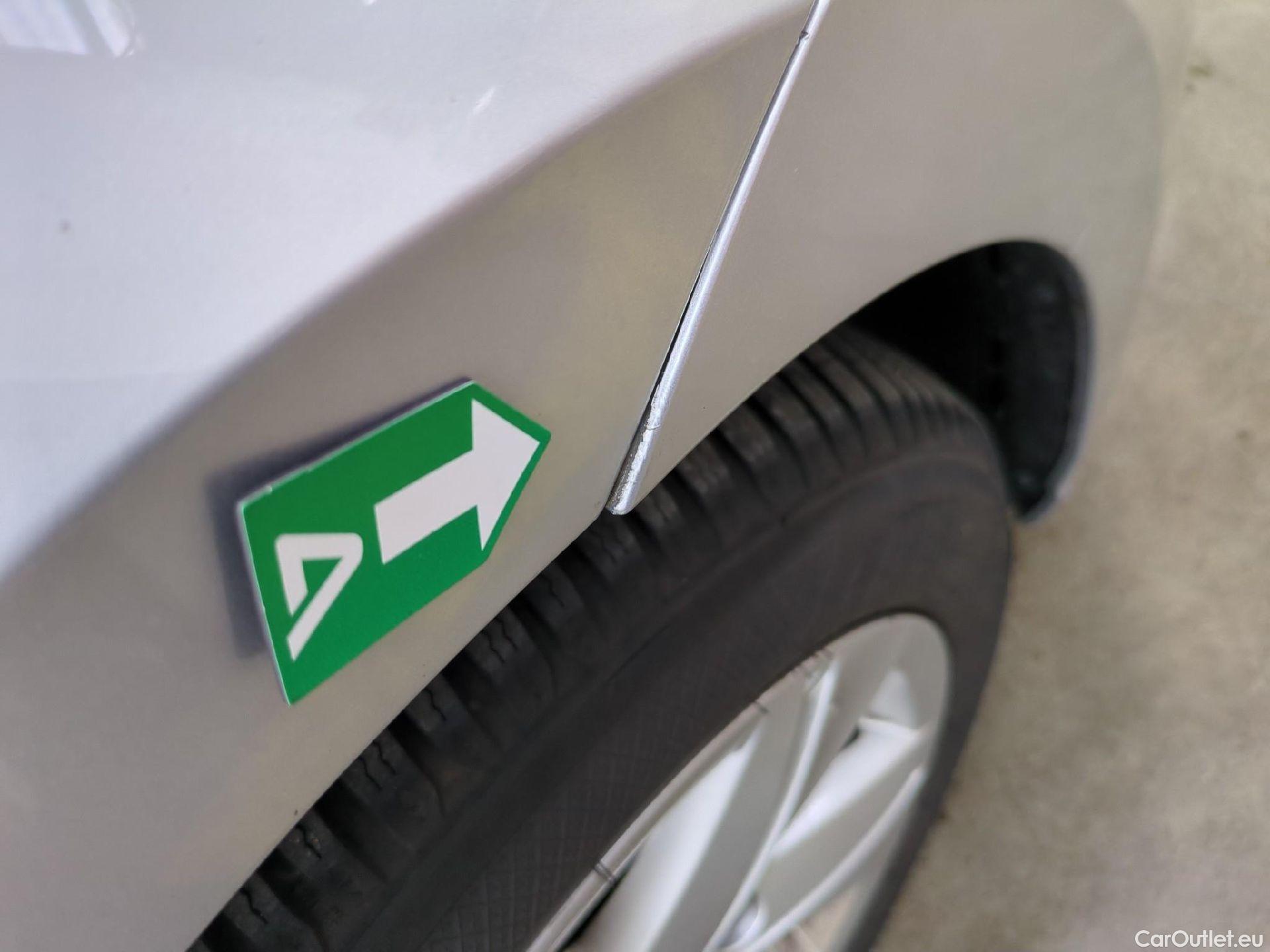  Volkswagen  Golf  VIII Berline Life Plus 2.0 TDI 150CV BVA7 E6d #26