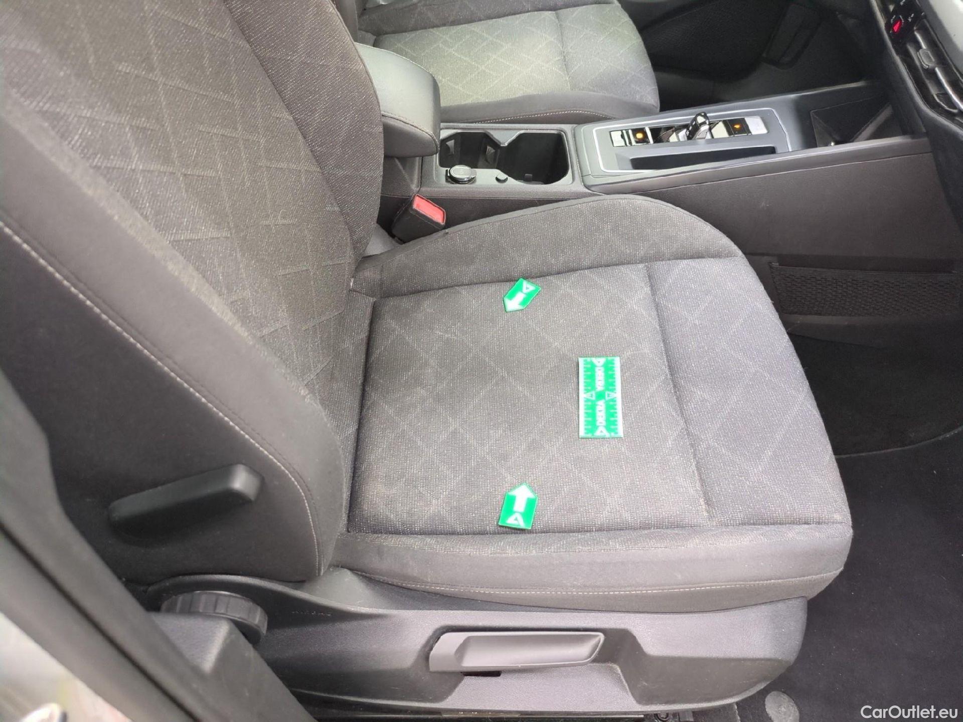  Volkswagen  Golf  VIII Berline Life Plus 2.0 TDI 150CV BVA7 E6d #3