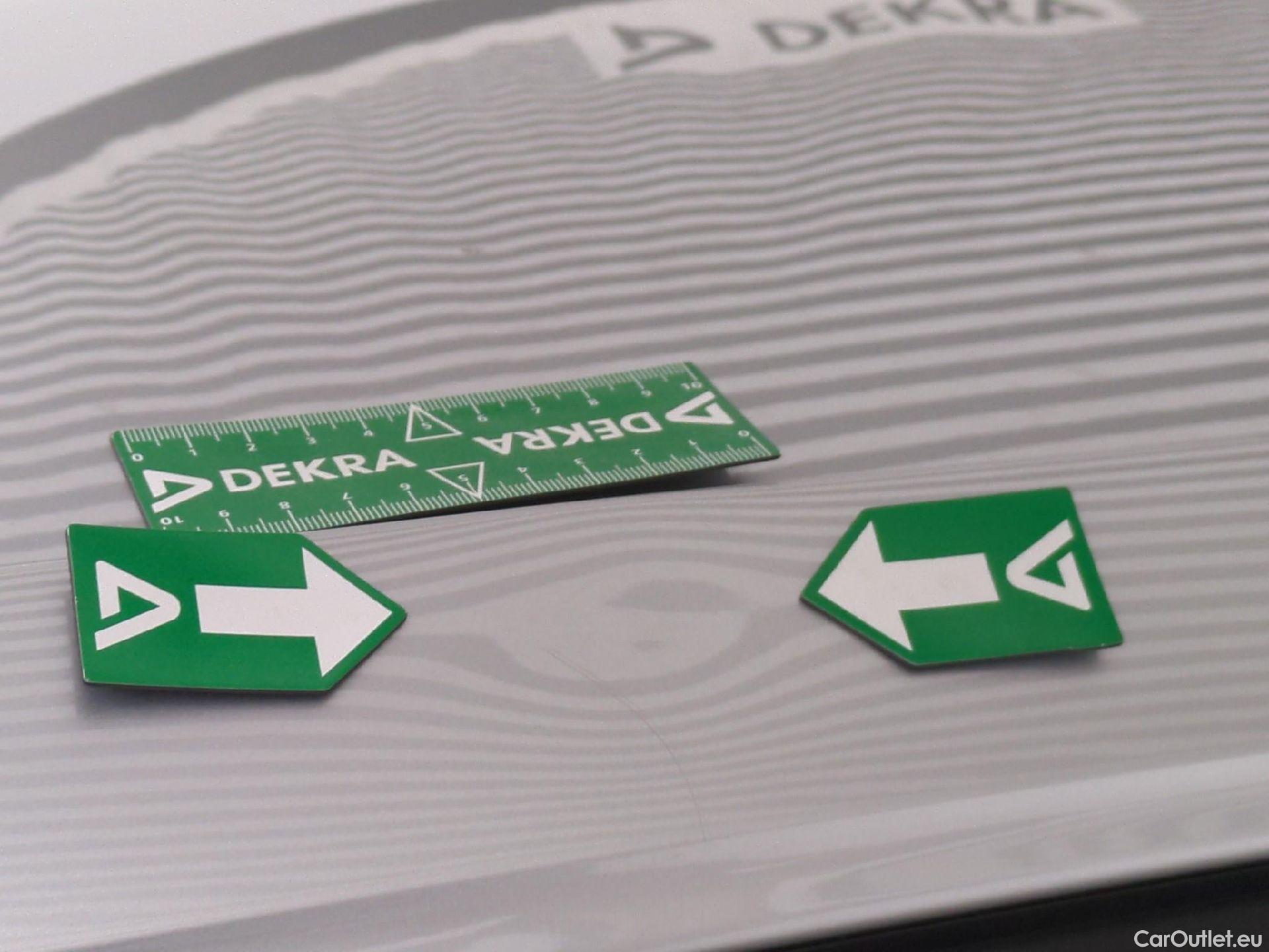  Volkswagen  Golf  VIII Berline Life Plus 2.0 TDI 150CV BVA7 E6d #18