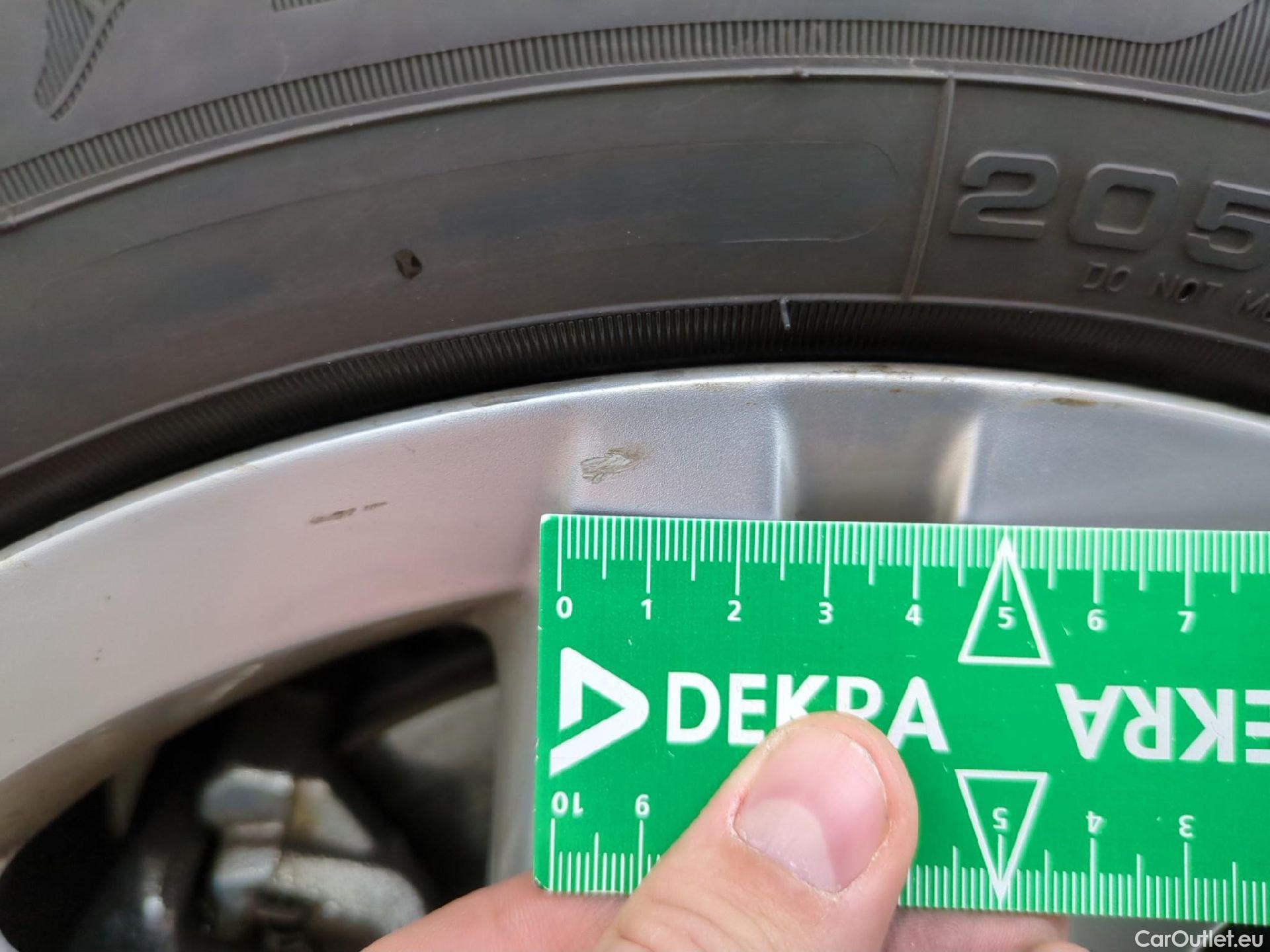  Volkswagen  Golf  VOLKSWAGEN / 2020 / 5P / Berline 2.0 TDI SCR 115 DSG7 Life Busi #4