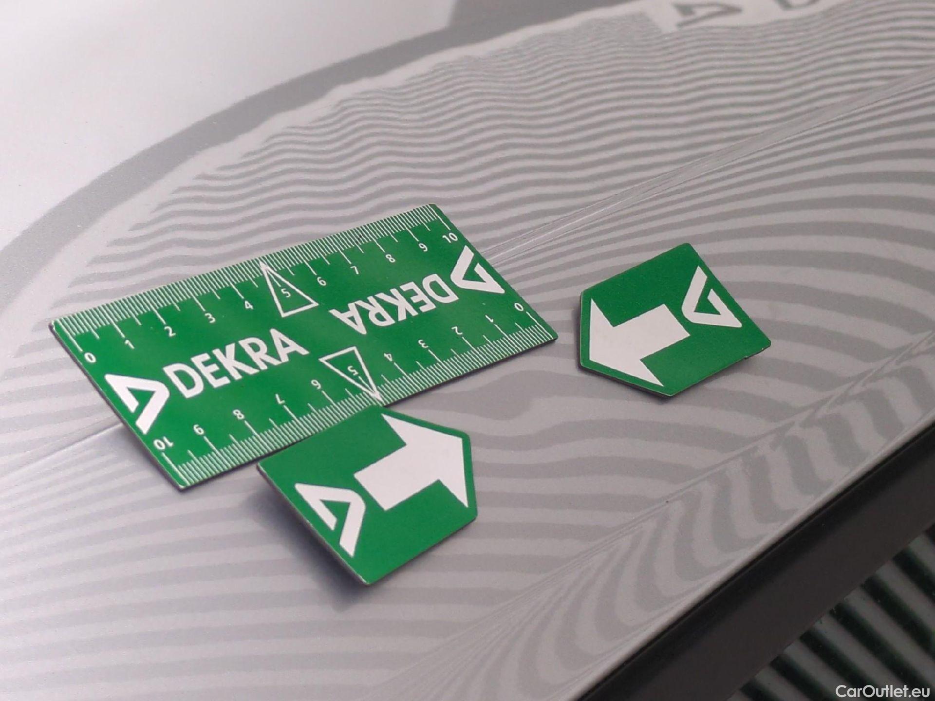  Volkswagen  Golf  VIII Berline Life Plus 2.0 TDI 150CV BVA7 E6d #17