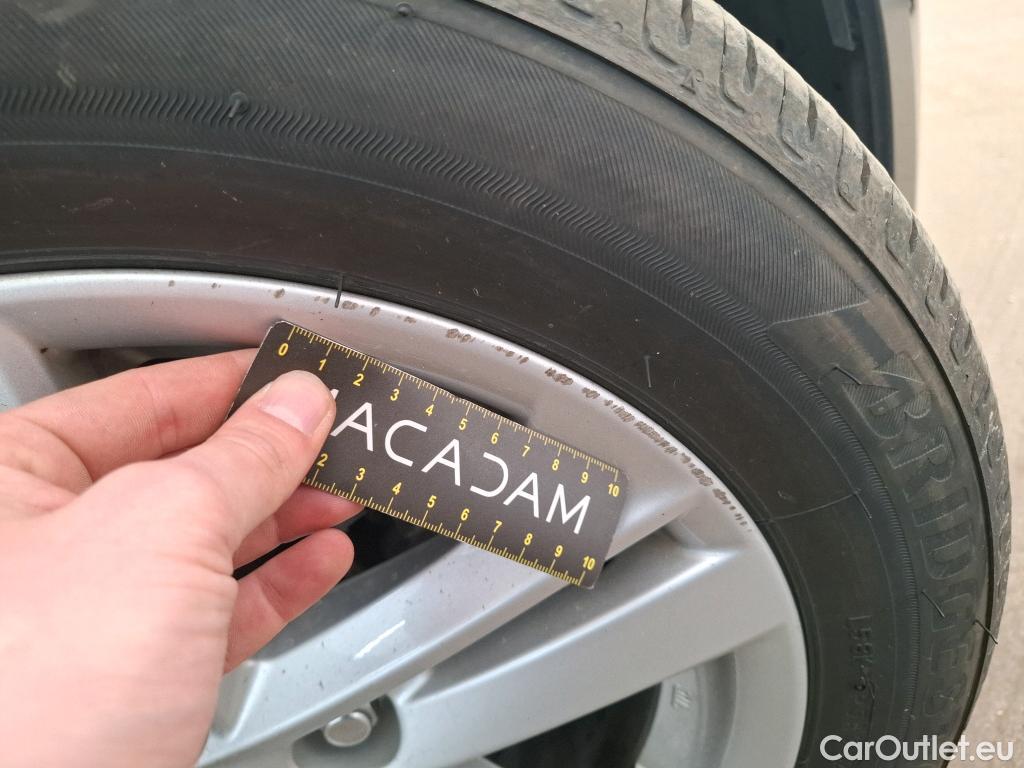  Toyota  Corolla TOYOTA  / 2018 / 5P / Berline Hybride 122h Dynamic Business Stage Acad #7