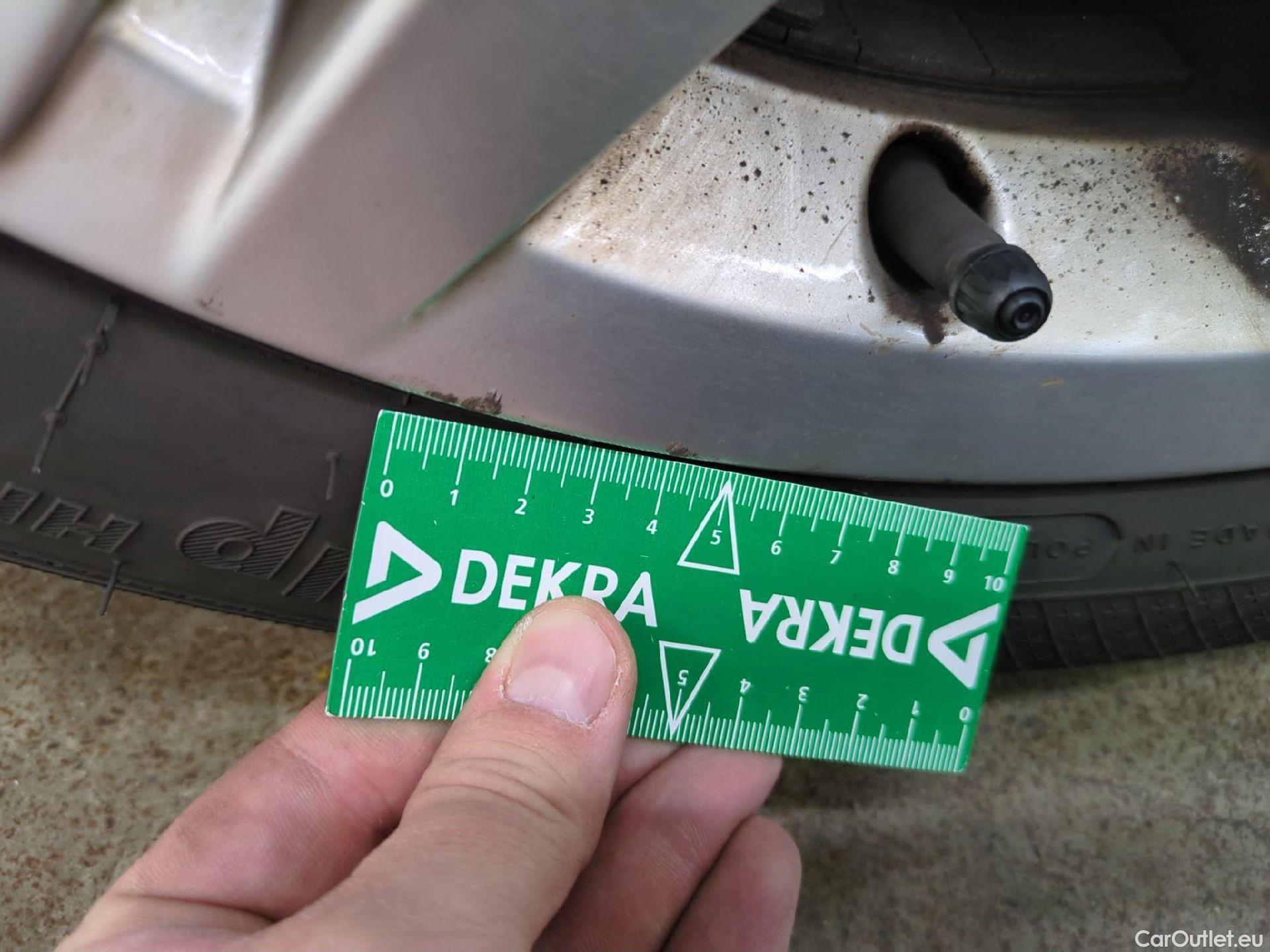  Volkswagen  Golf  VIII Berline Life Plus 2.0 TDI 150CV BVA7 E6d #13