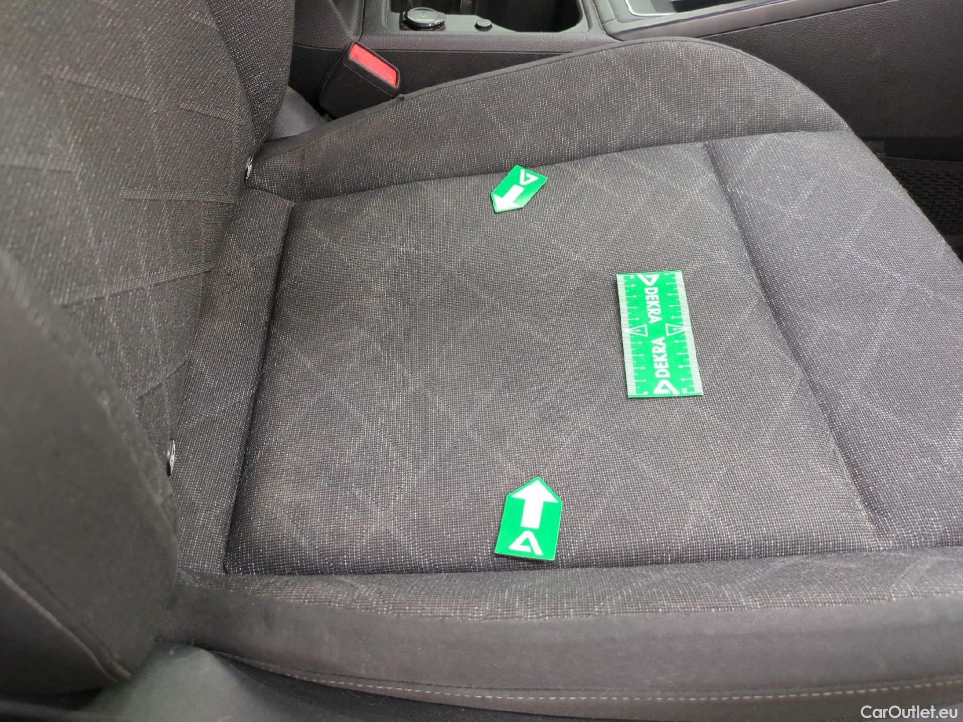  Volkswagen  Golf  VIII Berline Life Plus 2.0 TDI 150CV BVA7 E6d #4