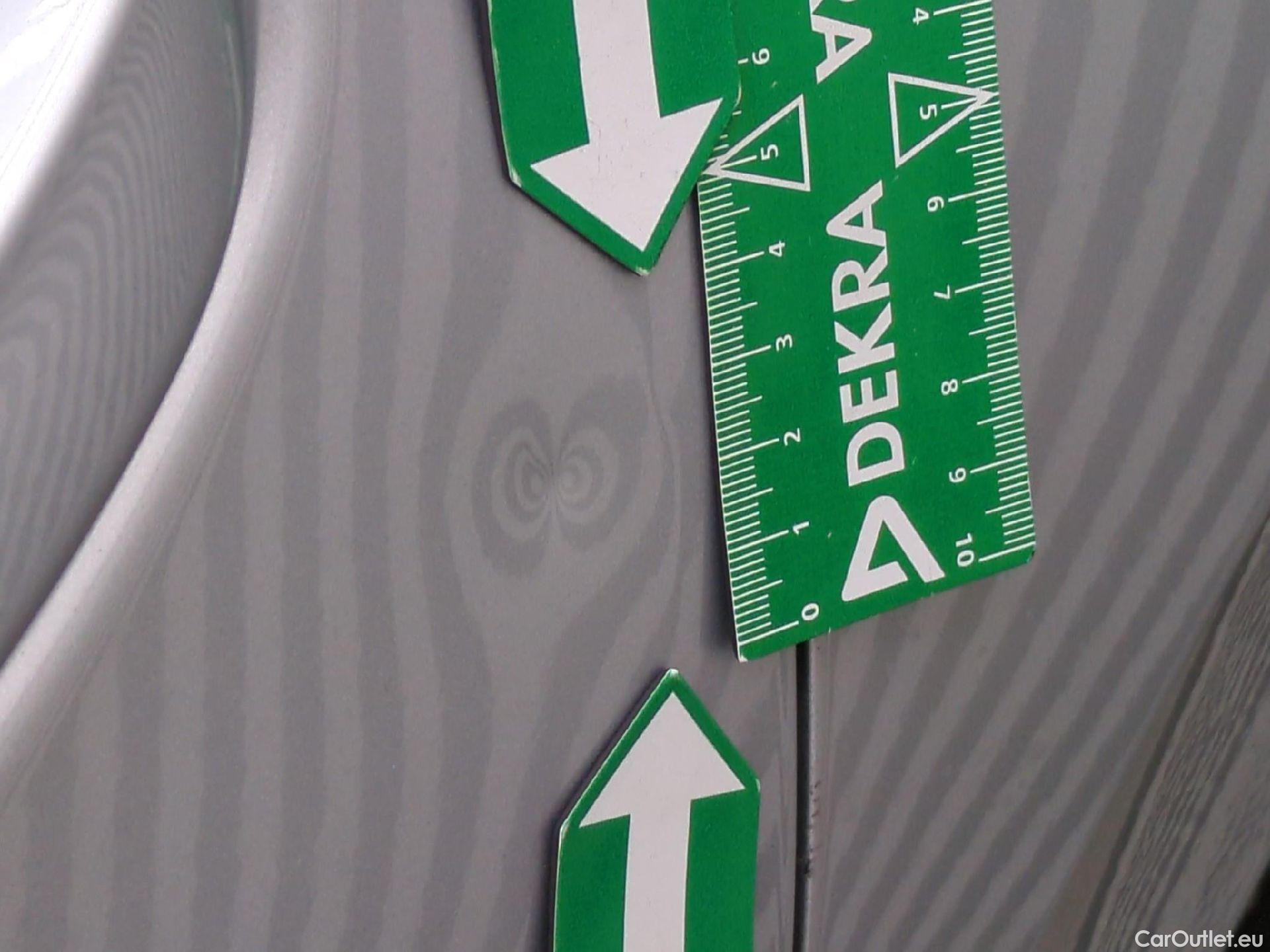  Volkswagen  Golf  VOLKSWAGEN / 2020 / 5P / Berline 2.0 TDI SCR 115 DSG7 Life Busi #22