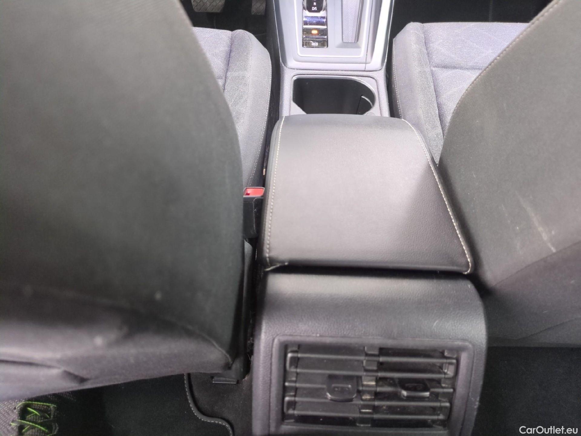  Volkswagen  Golf  VIII Berline Life Plus 2.0 TDI 150CV BVA7 E6d #7