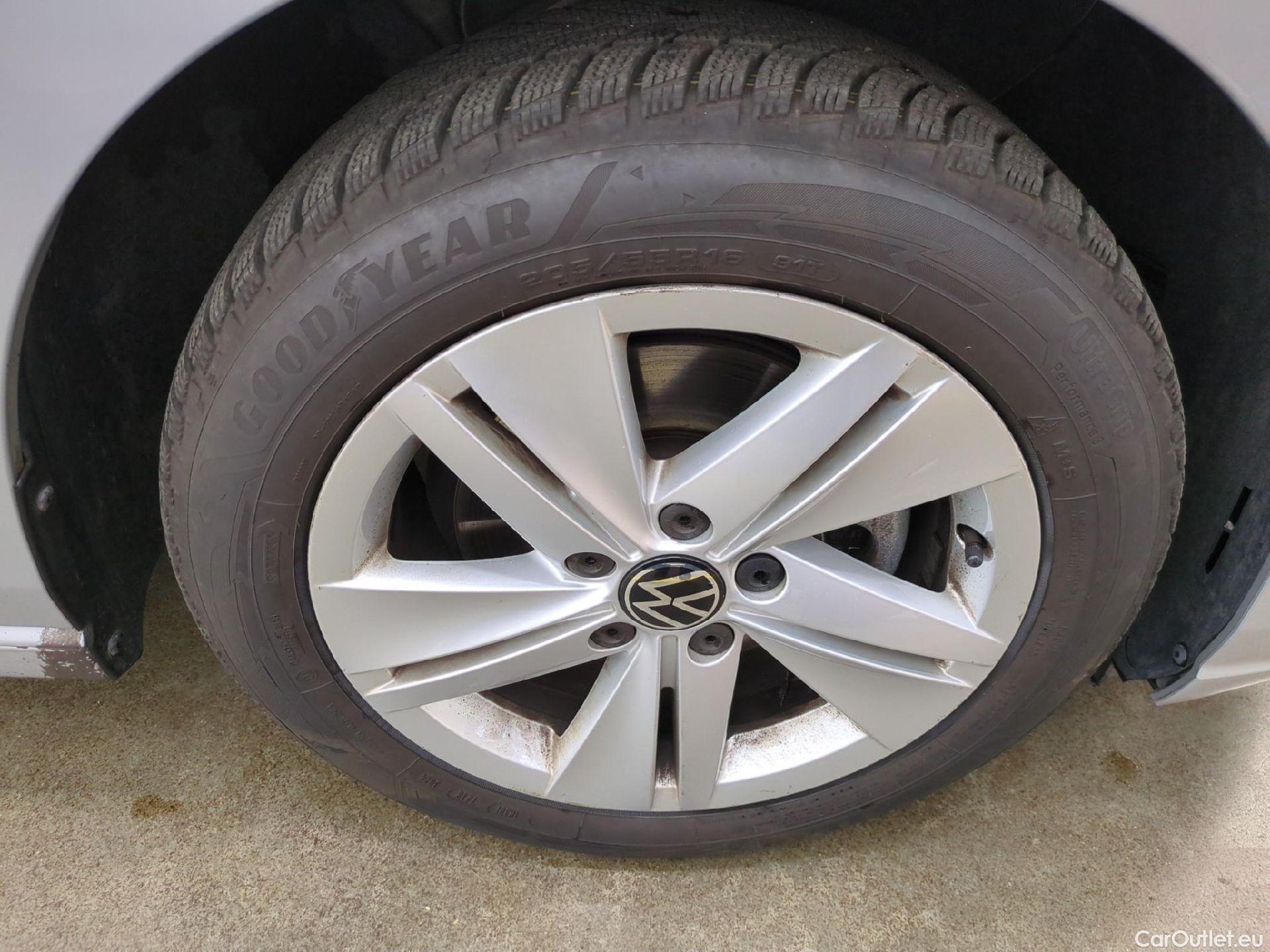  Volkswagen  Golf  VOLKSWAGEN / 2020 / 5P / Berline 2.0 TDI SCR 115 DSG7 Life Busi #1