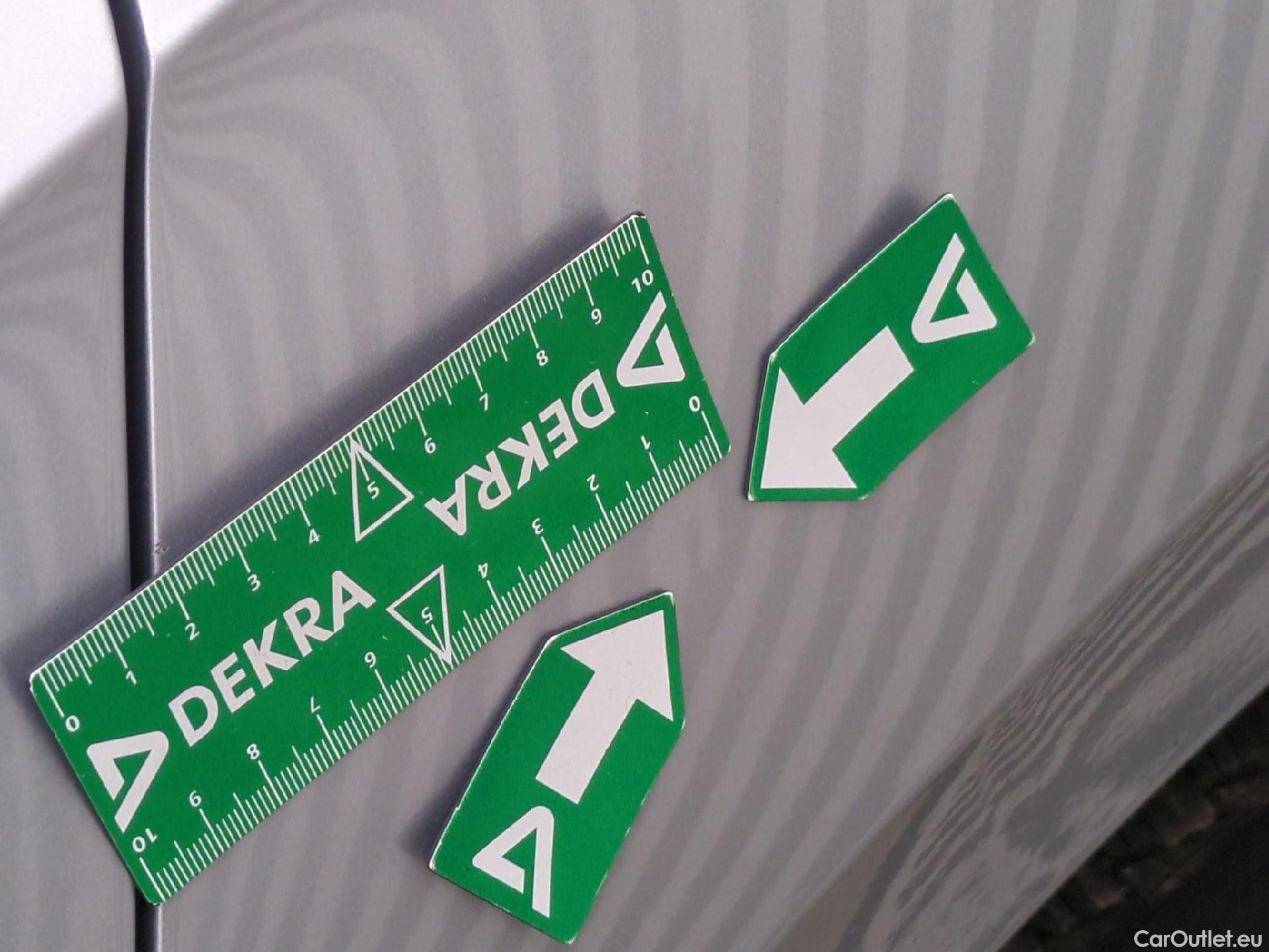  Volkswagen  Golf  VOLKSWAGEN / 2020 / 5P / Berline 2.0 TDI SCR 115 DSG7 Life Busi #23