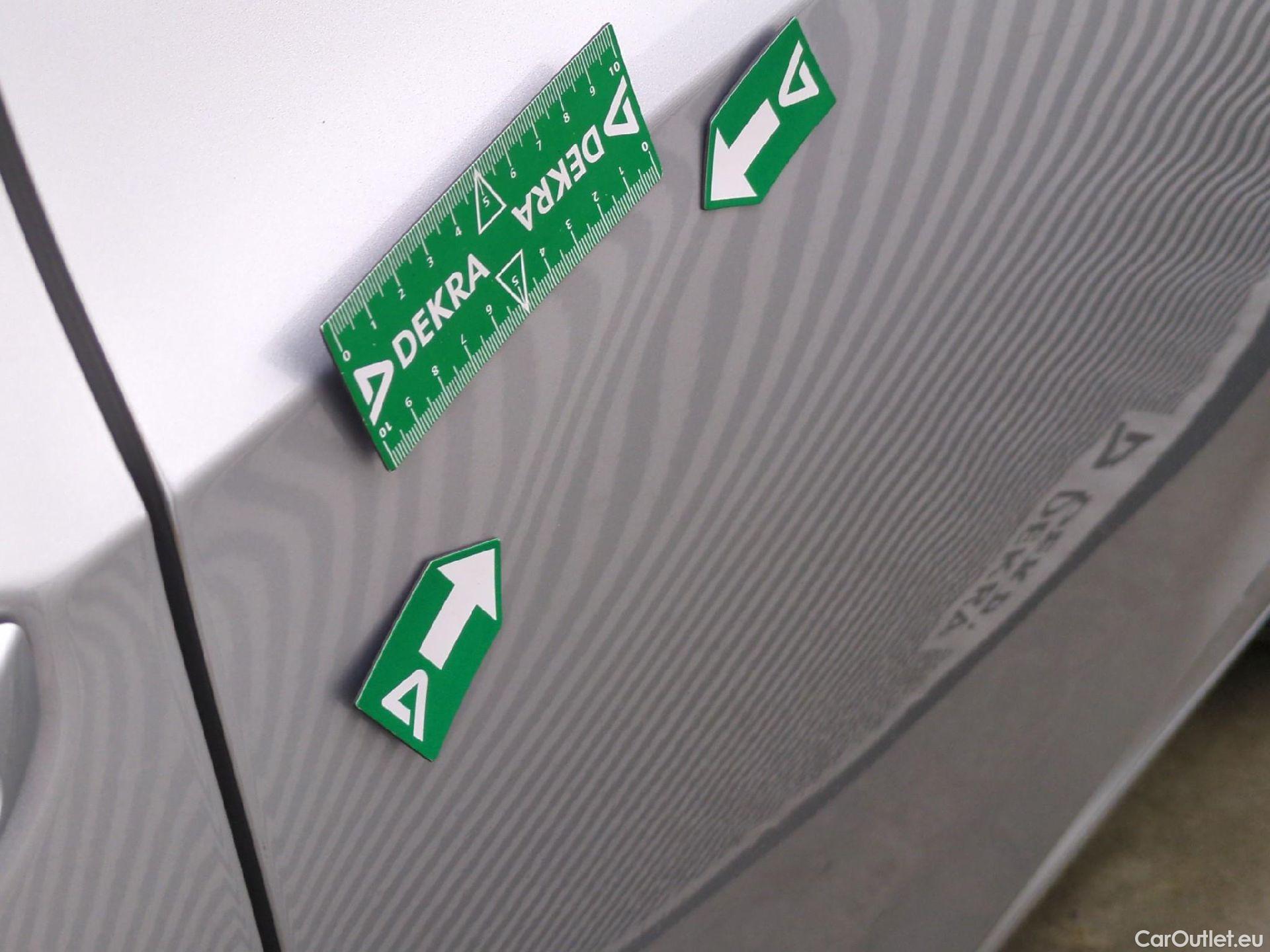  Volkswagen  Golf  VIII Berline Life Plus 2.0 TDI 150CV BVA7 E6d #34