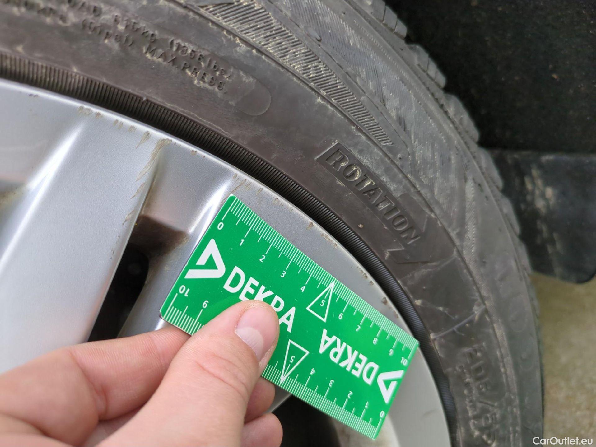  Volkswagen  Golf  VOLKSWAGEN / 2020 / 5P / Berline 2.0 TDI SCR 115 DSG7 Life Busi #8