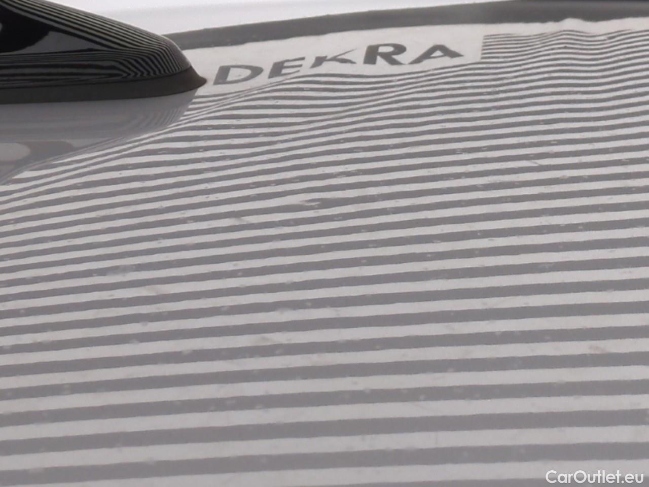  Volkswagen  Golf  VOLKSWAGEN / 2020 / 5P / Berline 2.0 TDI SCR 115 DSG7 Life Busi #16