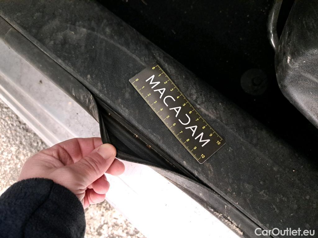  Peugeot  208  Affaire VU 5p Berline BlueHDi 100 PREMIUM #6