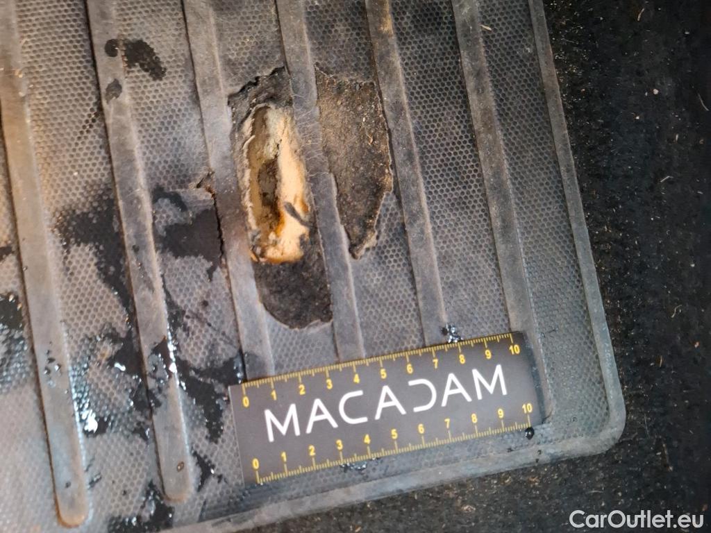  Citroen  C4 CITROEN  / 2020 / 5P / Berline PureTech 130 S&S EAT8 Shine #3