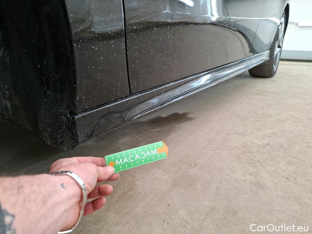  Mercedes  A-Klasse MERCEDES-BENZ Classe A 5p Berline A 180 d AMG Line 7G-DCT #1