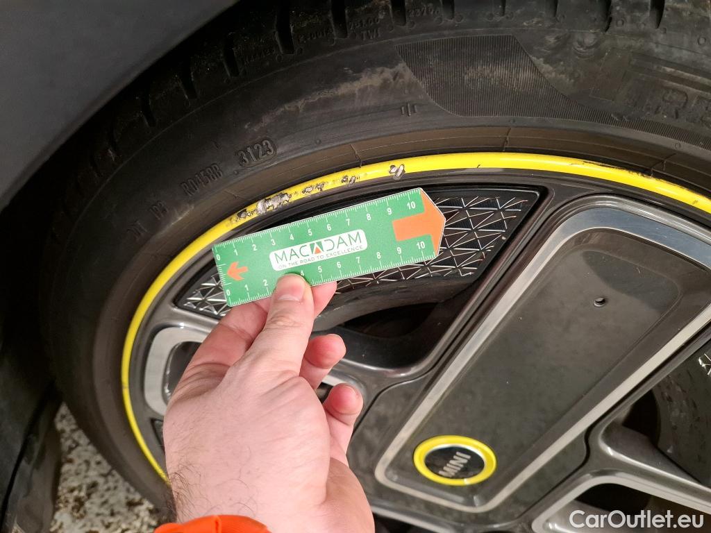  Mini  Cooper MINI Mini / 2014 / 3P / Berline  SE Finition Yours 184 ch BVA #19