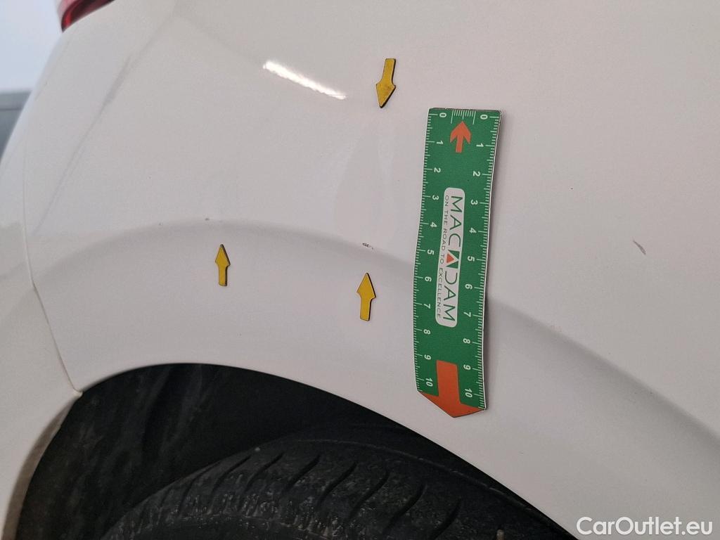  Peugeot  208 PEUGEOT  / 2015 / 5P / Berline &BLUEHDI 100 €6.c S&S ALLURE BUSINESS #5