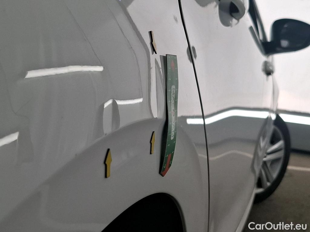  Peugeot  208 PEUGEOT  / 2015 / 5P / Berline &BLUEHDI 100 €6.c S&S ALLURE BUSINESS #2