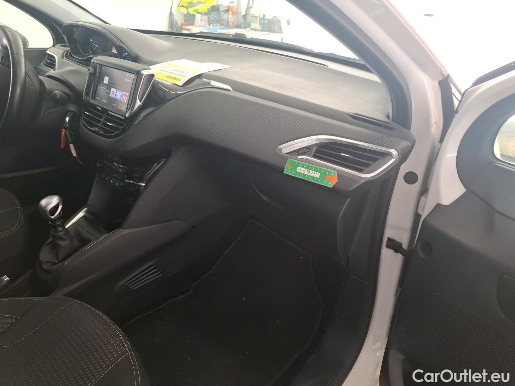  Peugeot  208 PEUGEOT  / 2015 / 5P / Berline &BLUEHDI 100 €6.c S&S ALLURE BUSINESS #26