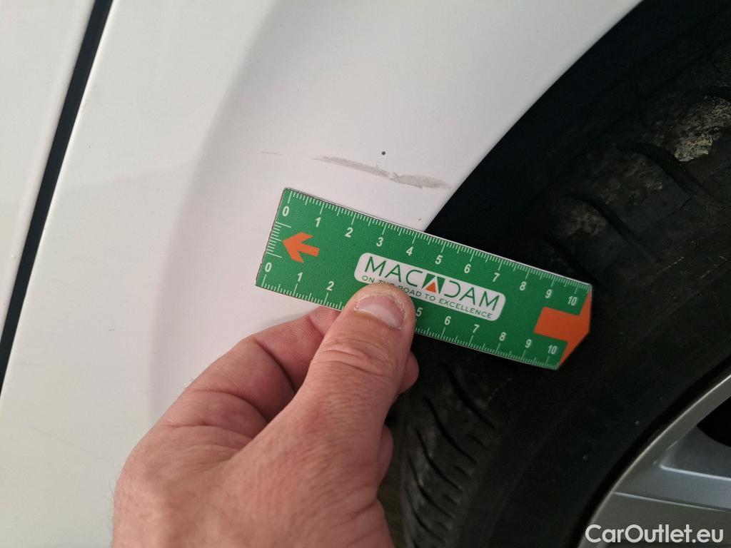  Peugeot  208 PEUGEOT  / 2015 / 5P / Berline &BLUEHDI 100 €6.c S&S ALLURE BUSINESS #34