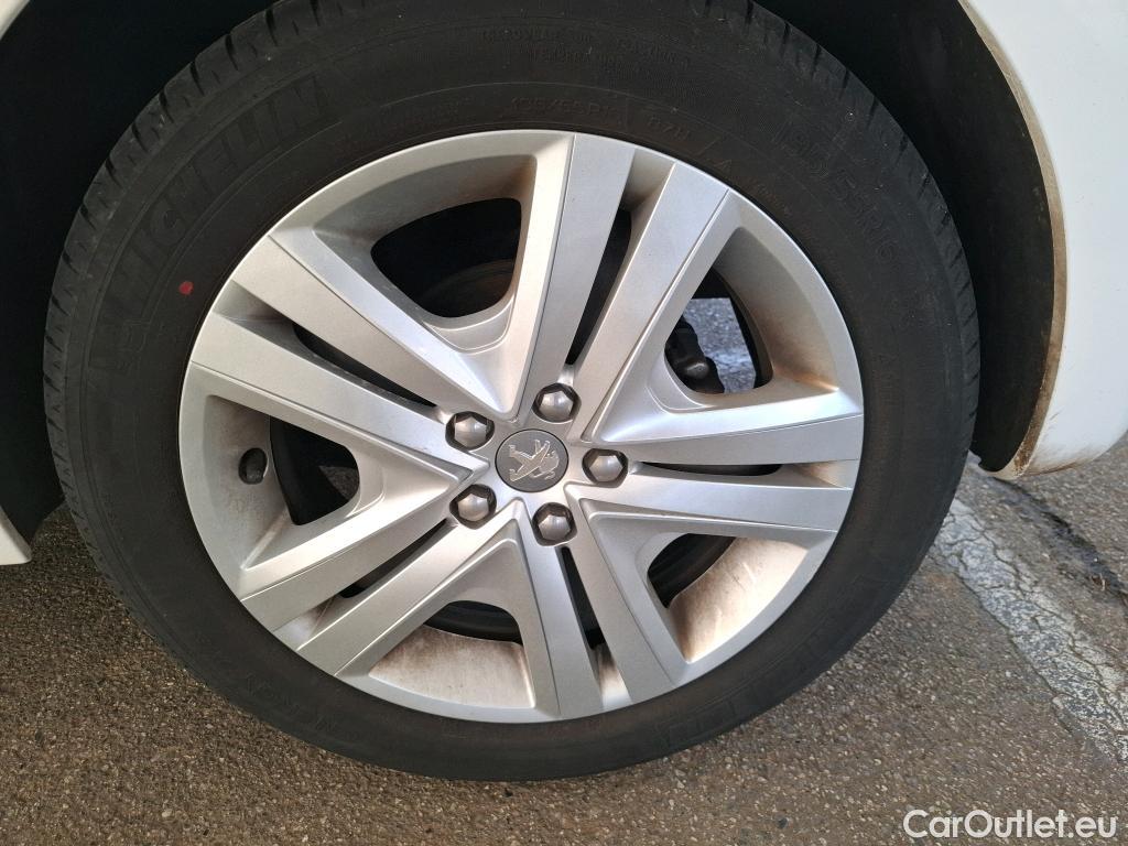  Peugeot  208 PEUGEOT  / 2015 / 5P / Berline &BLUEHDI 100 €6.c S&S ALLURE BUSINESS #29