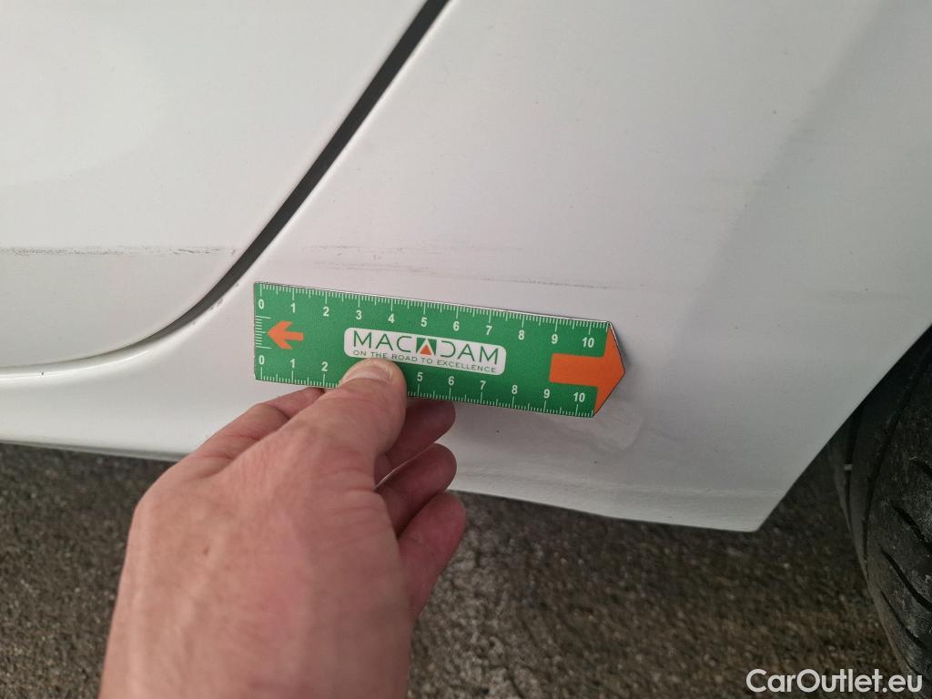  Peugeot  208 PEUGEOT  / 2015 / 5P / Berline &BLUEHDI 100 €6.c S&S ALLURE BUSINESS #35