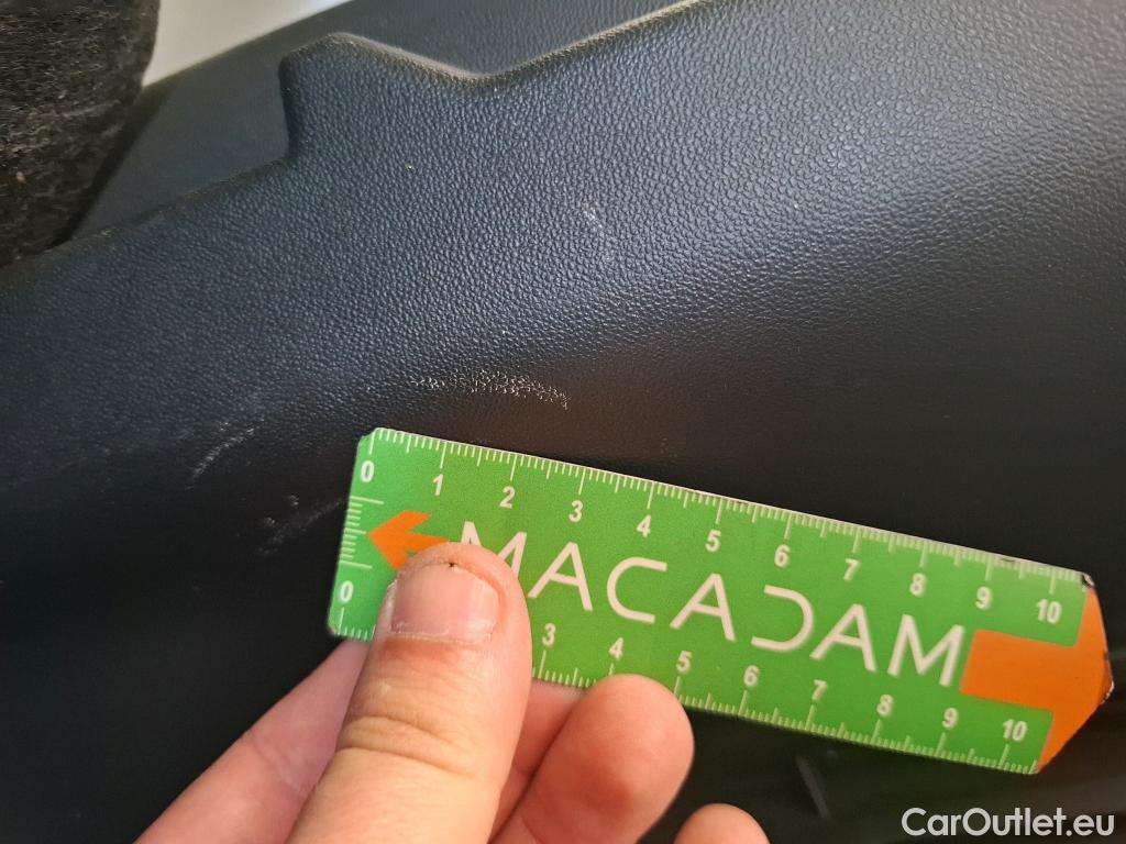  Peugeot  208 PEUGEOT  / 2015 / 5P / Berline &BLUEHDI 100 €6.c S&S ALLURE BUSINESS #38