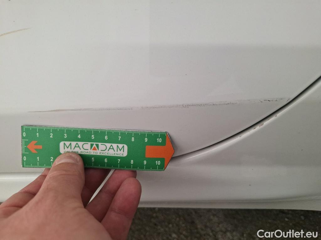  Peugeot  208 PEUGEOT  / 2015 / 5P / Berline &BLUEHDI 100 €6.c S&S ALLURE BUSINESS #31