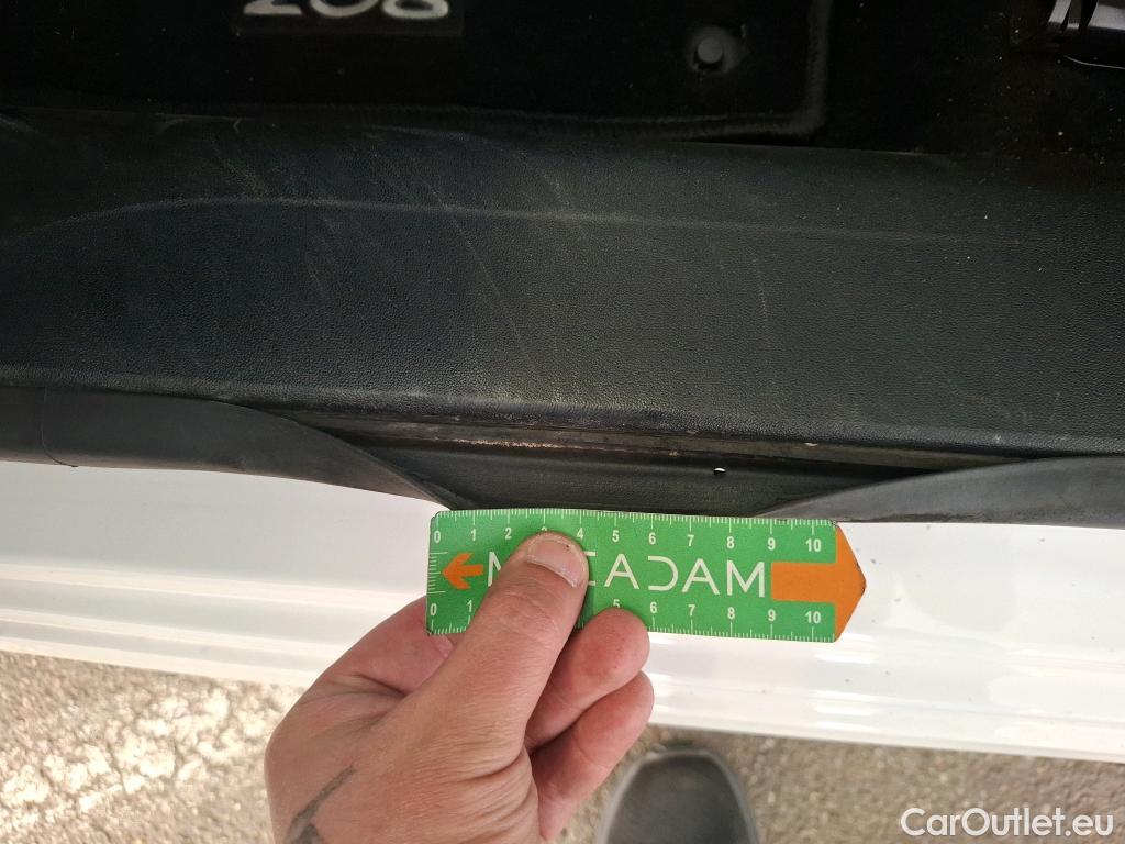  Peugeot  208 PEUGEOT  / 2015 / 5P / Berline &BLUEHDI 100 €6.c S&S ALLURE BUSINESS #23