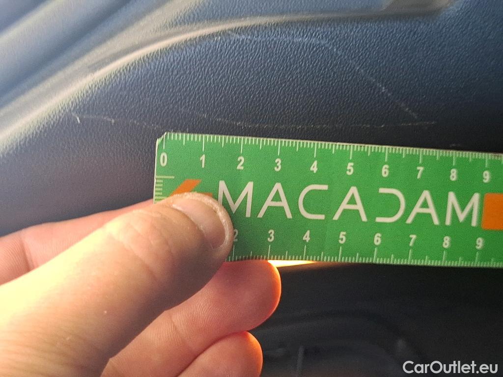  Peugeot  208 PEUGEOT  / 2015 / 5P / Berline &BLUEHDI 100 €6.c S&S ALLURE BUSINESS #26