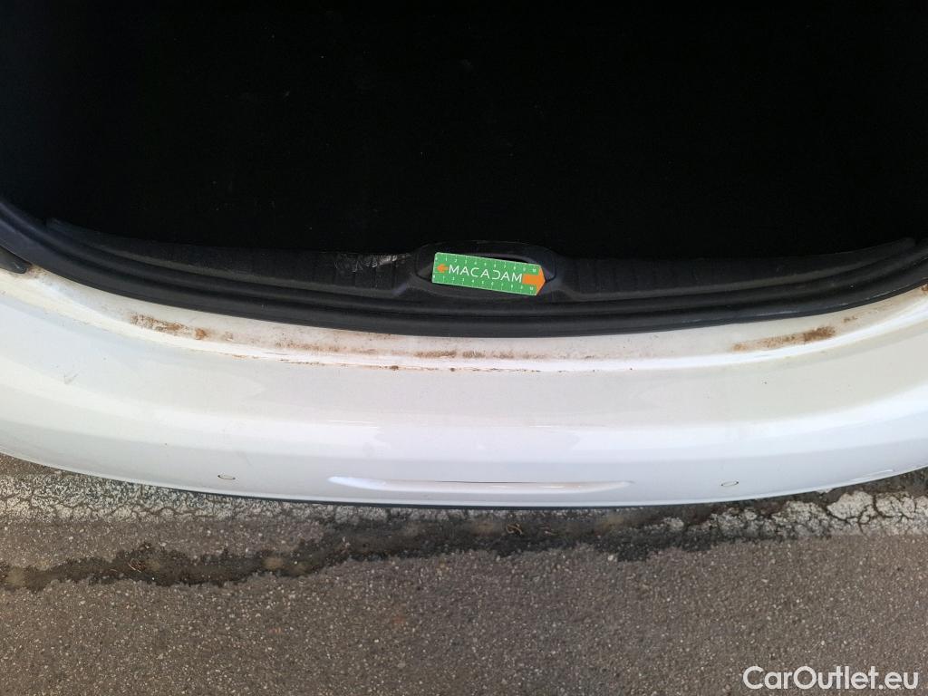  Peugeot  208 PEUGEOT  / 2015 / 5P / Berline &BLUEHDI 100 €6.c S&S ALLURE BUSINESS #42