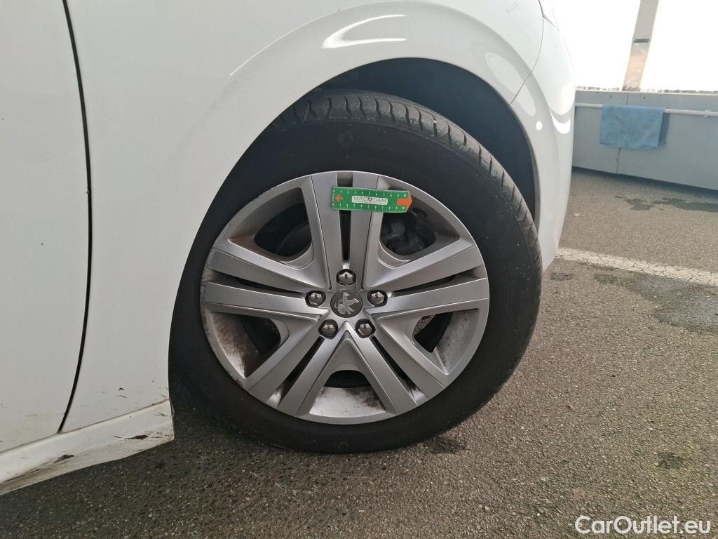  Peugeot  208 PEUGEOT  / 2015 / 5P / Berline &BLUEHDI 100 €6.c S&S ALLURE BUSINESS #24