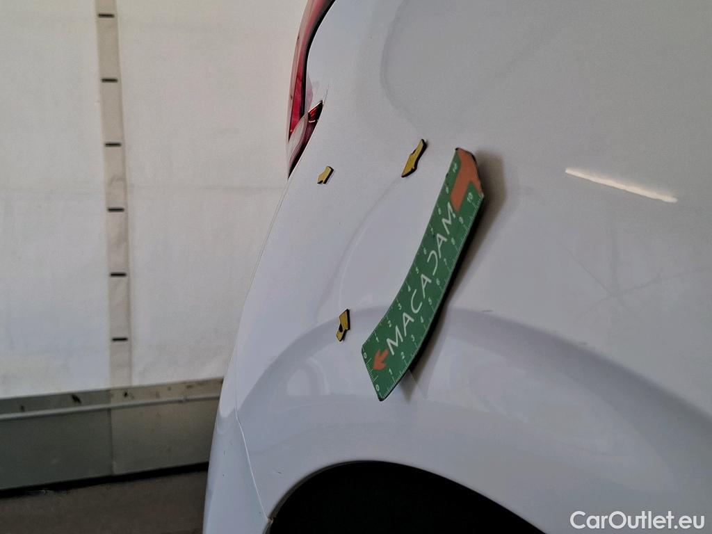  Peugeot  208 PEUGEOT  / 2015 / 5P / Berline &BLUEHDI 100 €6.c S&S ALLURE BUSINESS #7