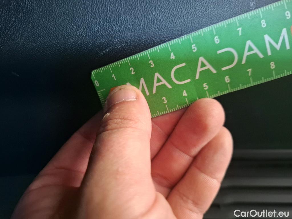  Peugeot  208 PEUGEOT  / 2015 / 5P / Berline &BLUEHDI 100 €6.c S&S ALLURE BUSINESS #39