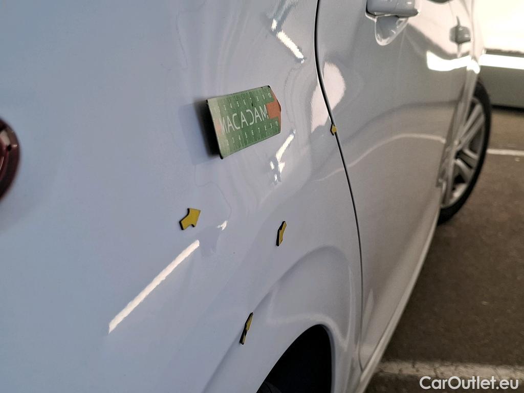  Peugeot  208 PEUGEOT  / 2015 / 5P / Berline &BLUEHDI 100 €6.c S&S ALLURE BUSINESS #5