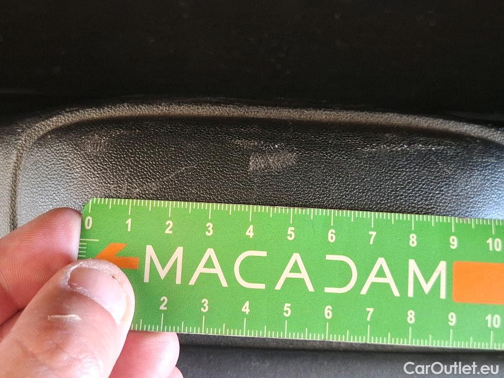  Peugeot  208 PEUGEOT  / 2015 / 5P / Berline &BLUEHDI 100 €6.c S&S ALLURE BUSINESS #44