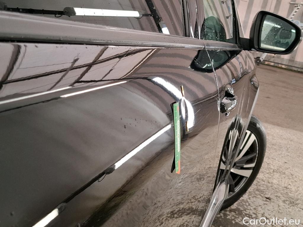  Peugeot  5008  Allure Pack 1.5 HDi 130CV BVA8 7 Sieges E6d #44