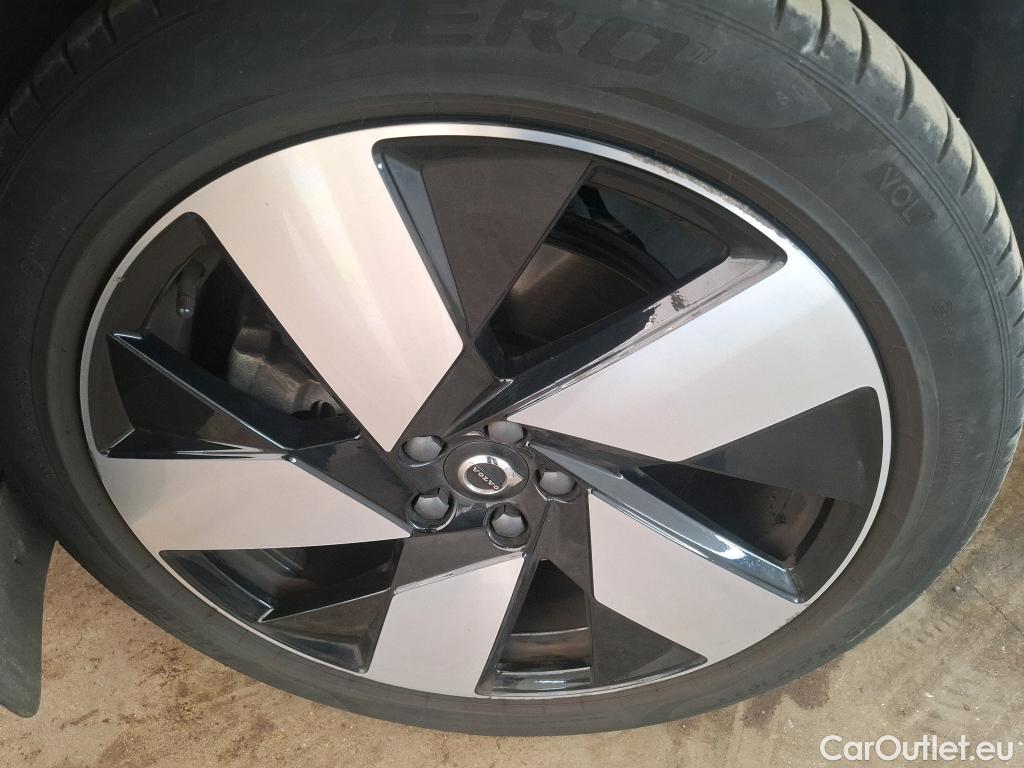  Volvo  XC 40 VOLVO XC40 / 2022 / 5P / SUV Recharge T5 262 DCT7 Ultimate #4