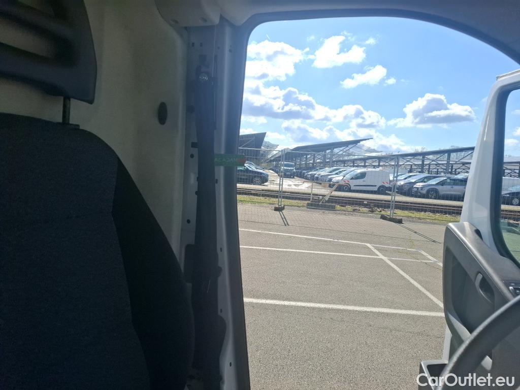  Fiat  Ducato FIAT  / 2014 / 4P / Fourgon tôlé 3.0 M H2 2.3 Multijet 120 Pack Pro Nav #37